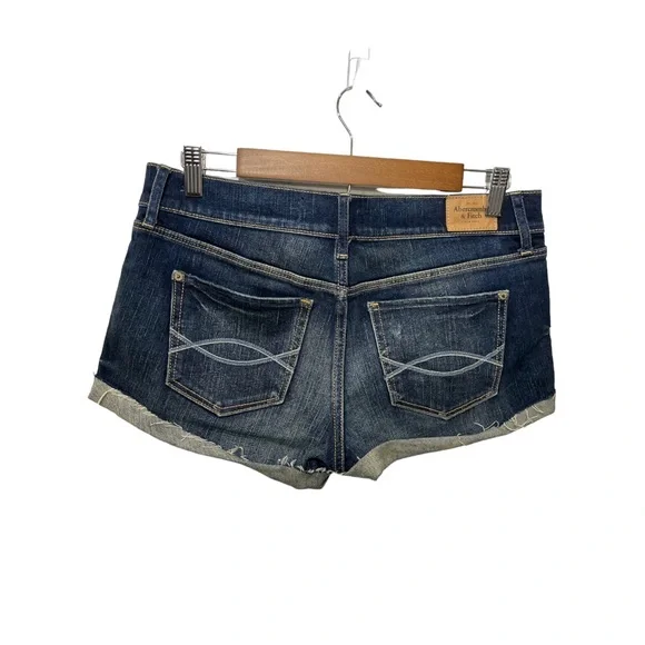 ABERCROMBIE & FITCH DARK BLUE WASH LOW RISE CUFFED DENIM SHORTS SIZE 28 - Picture 9 of 16